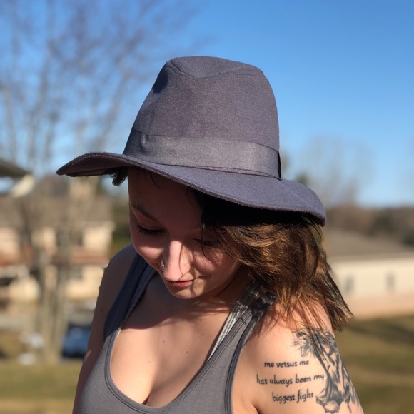 Gray Hat - Picture 2 of 4